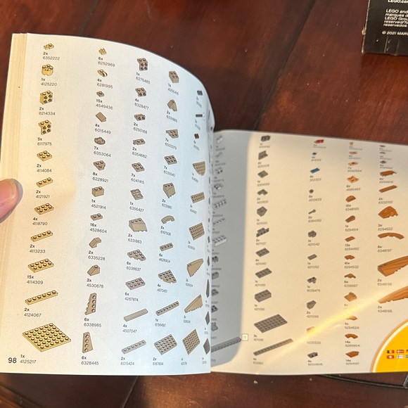 LEGO Infinity Saga Gauntlet with Colorful Stones - Picture 12 of 14